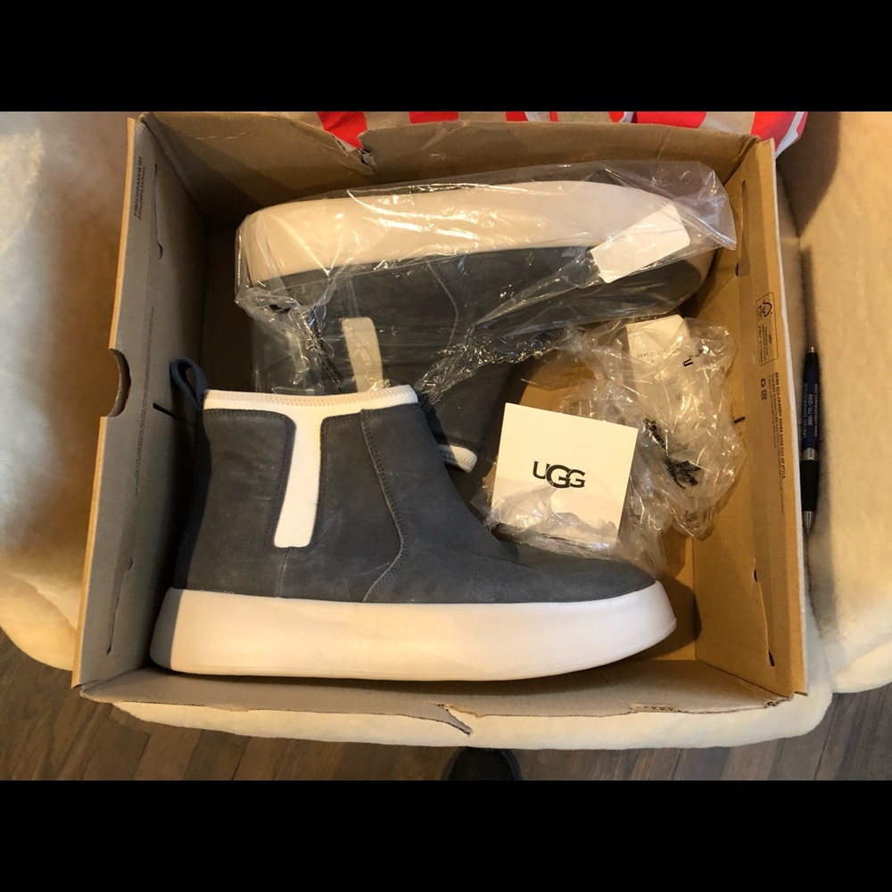 UGGS bag in black gently used.  Brand new UGGS grey shoes sneaker size 10! - Picture 5 of 9